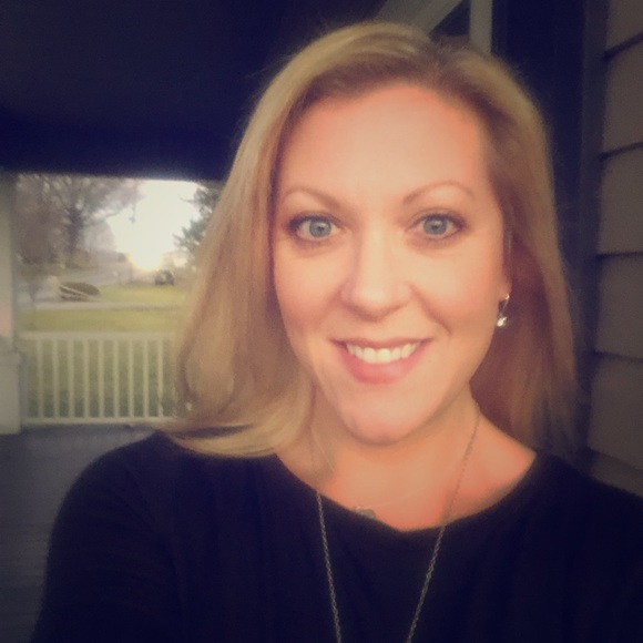 Meet your Posher, Stephanie - Picture 1 of 1